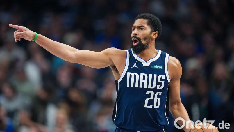 Von der NBA in die Bundesliga: Basketball-Routinier Spencer Dinwiddie heuert beim FC Bayern an. (Archivbild) Bild: Julio Cortez/AP/dpa