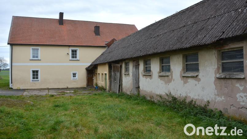 Das Wohnhaus und die landwirtschaftlichen Gebäude in Amesmühle wurden ebenfalls von der Stadt Mitterteich gekauft und soll an Interessenten wieder veräußert werden. Bild: jr