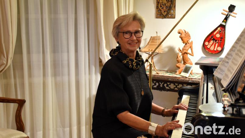 Über die KMS und den Förderverein MUT hat die Wienerin Theodora Kupke die Kultur im Landkreis Tirschenreuth vorangebracht. Sie lernte sogar selbst Klavier und Harfe. Bild: ubb