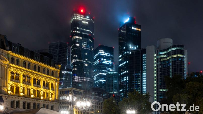 Städte, die nie schlafen: Gerade in Metropolen wie Frankfurt ist es kaum je wirklich dunkel. Bild: Helmut Fricke/dpa
