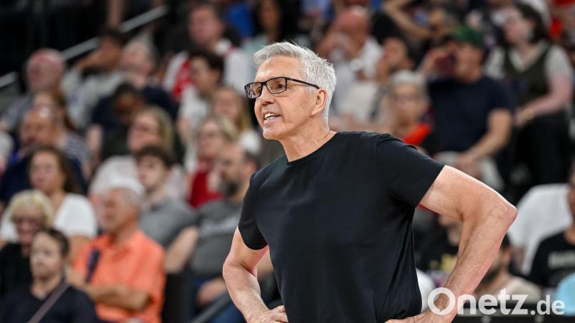 Gordon Herbert musste mit den Bayern eine deutliche Niederlage gegen Piräus einstecken. (Archivbild) Bild: Harry Langer/dpa