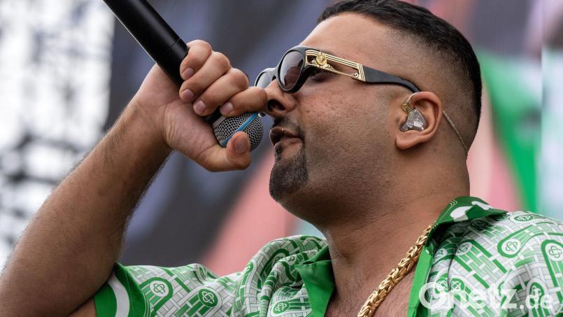 Mit seinem fünften Album „Alles oder nix“ landet SSIO direkt an der Chartspitze. (Archivbild) Bild: Thomas Frey/dpa