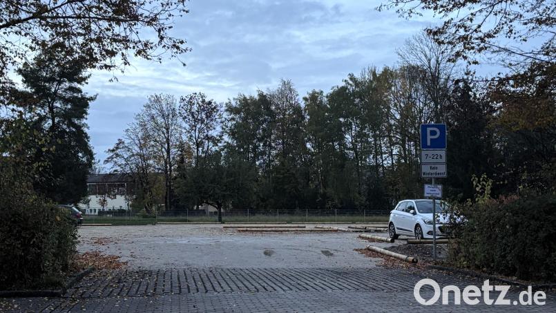 Die Erweiterung des Eisweiher-Parkplatzes wurde in der Bürgerversammlung begrüßt, die Parkzeit-Begrenzung allerdings kritisch hinterfragt. Bild: stg