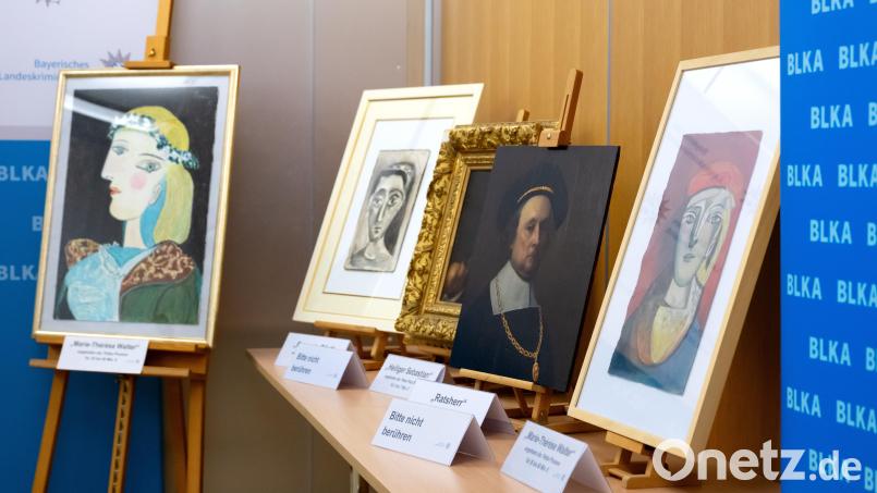 Beim Pressetermin des Bayerischen Landeskriminalamtes (BLKA) in München sind beschlagnahmte Fälschungen zu sehen. Bild: Sven Hoppe/picture alliance/dpa