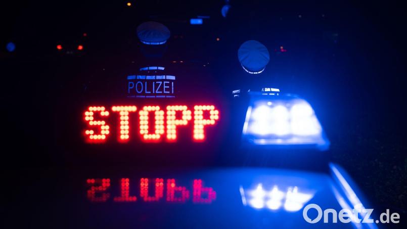 Die Beamten beschlagnahmten das Geld. (Symbolbild) Bild: Marijan Murat/dpa