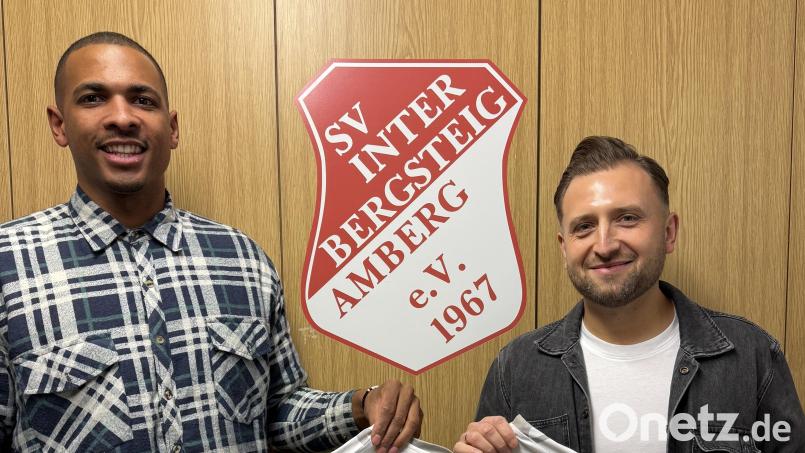 Julian Ceesay (links) und Helmut Jurek, die beiden Trainer der Bezirksligamannschaft des SV Inter Bergsteig, haben ihre Verträge um ein Jahr verlängert. Bild: SV Inter Bergsteig