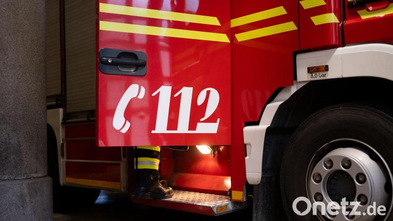 Feuerwehr und Bayerisches Rotes Kreuz waren vor Ort im Einsatz. (Symbolbild) Bild: Niklas Treppner/dpa