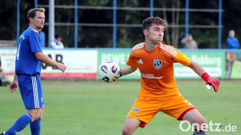 Ludwig Steinhilber feierte nach dem Ausfall von Stammkeeper Dominik Pautsch sein Debüt in der Landesliga für den SV Etzenricht. Bild: war