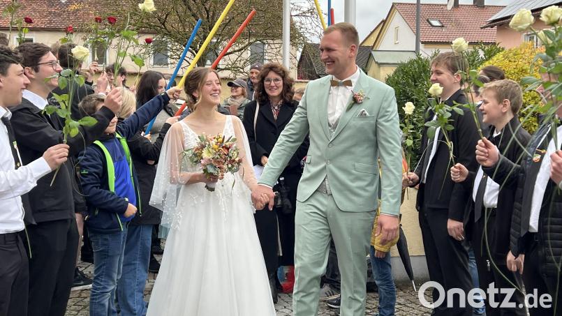 Katharina und Johannes strahlten nach ihrer Trauung um die Wette. Bild: mma