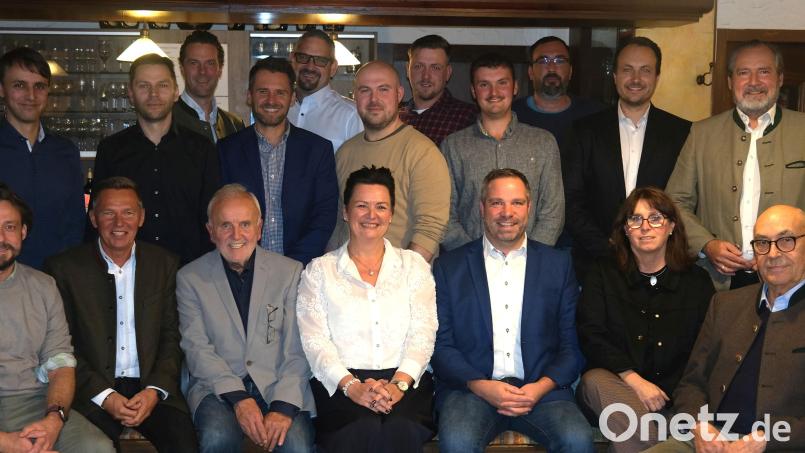 Zuversicht herrscht bei den Kandidaten des Nabburger CSU-Ortsverbandes, die sich im nächsten Jahr um ein Stadtratsmandat bewerben . Bild: Hirsch