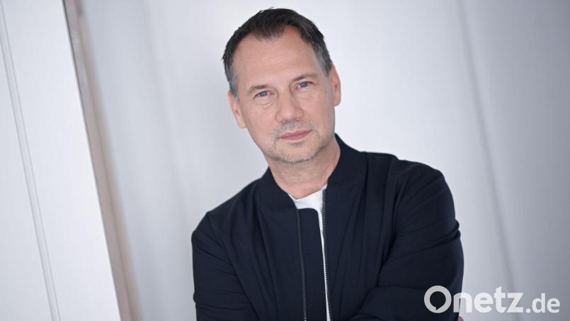 Sebastian Fitzek ist bekannt für seine spannungsgeladenen Psychothriller (Archivbild). Bild: Britta Pedersen/dpa