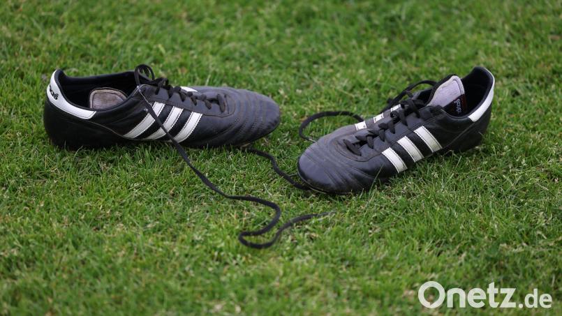 Nach einem Fußballspiel im Kreis Regensburg kam es zwischen einigen Spielern zu einer Auseinandersetzung. (Symbolbild) Bild: Friso Gentsch/dpa