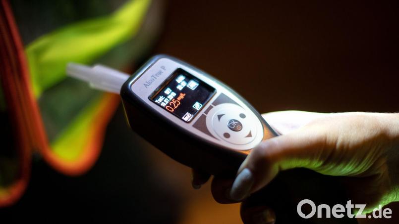 Ein betrunkener Mann aus Sulzbach-Rosenberg war in Bayreuth mit seinem Auto unterwegs. Symbolbild: Sina Schuldt/dpa