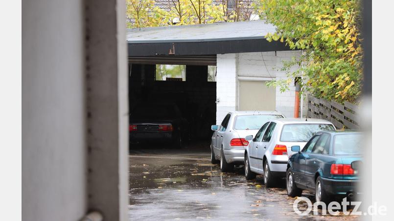 Ob es sich bei den Fundstücken um scharfe Schusswaffen handelt, wird noch untersucht. Bild: Sascha Thelen/dpa