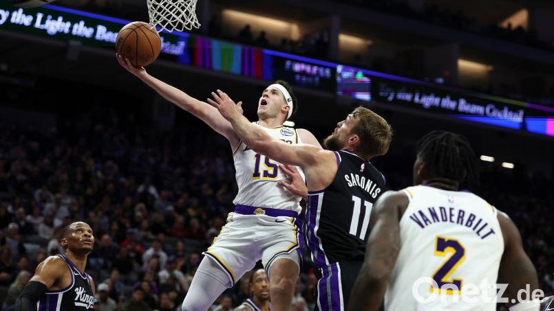 Ohne LeBron James und Luka Doncic lief bei den Lakers alles über Austin Reaves (Mitte). Bild: Sara Nevis/AP/dpa