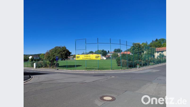 Das Schulsportgelände (Hintergrund) soll 2026 für ein regionales Sommerzeltlager der Trachtenjugend genutzt werden. Bild: Bernhard Piegsa