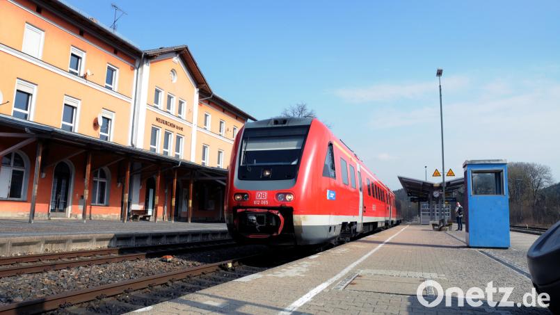 Auf der Strecke zwischen Amberg und Neukirchen finden derzeit Gleisarbeiten statt. Ein Schienenersatzverkehr wurde eingerichtet. Anwohner müssen sich auch nachts und am Wochenende auf Arbeiten einstellen. Archivbild: Stephan Huber