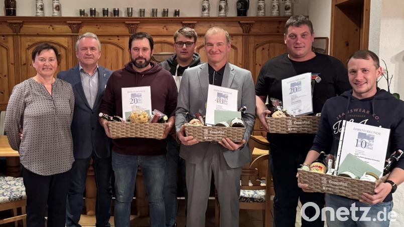 Die Firma Josef Schmucker zeichnete langjährige Mitarbeiter aus. Bild: Firma Schmucker