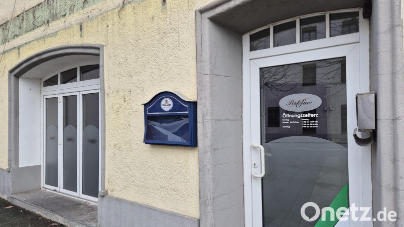Das Restaurant Portofino am Bahnhofplatz in Schwandorf ist Geschichte. Wirt Hasan Kara hat die Pizzeria geschlossen. Bild: Hösamer