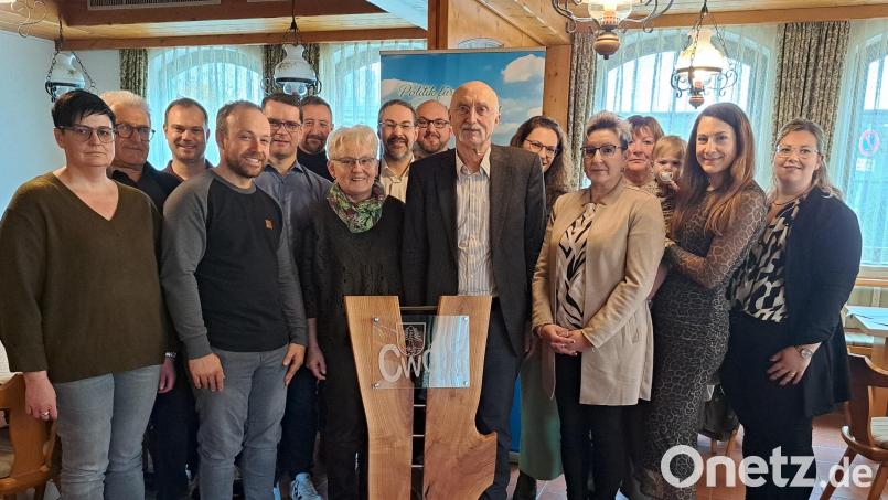 Der Vorsitzende der CWG, Günter Gilch (Mitte), freut sich, mit einer starken Mannschaft in die Kommunalwahl zu gehen Bild: wel