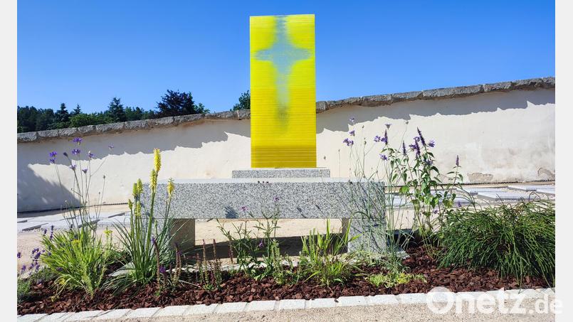 Mit dieser neuen Urnenanlage, die Ende Oktober eingeweiht wird, setzt der Reuther Künstler Erwin Otte künstlerische Akzente am Friedhof Falkenberg. Bild: Atelier Otte