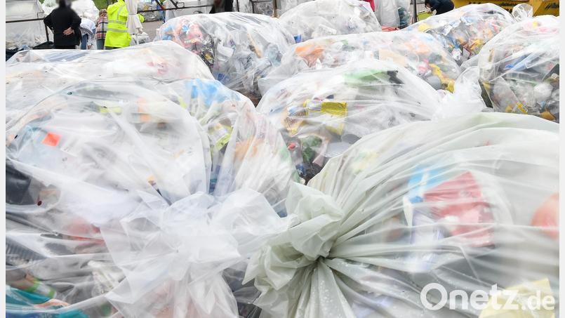 Die Stadt Weiden will mit Überwachungskameras gegen illegale Müllablagerungen vorgehen. Symbolbild: Petra Hartl