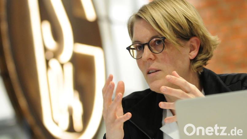 Schalkes Finanzchefin Christina Rühl-Hamers sieht eine weitere Etappe bei der langfristigen finanziellen Konsolidierung erreicht. (Archivbild) Bild: Wolf von Dewitz/dpa-Zentralbild/dpa
