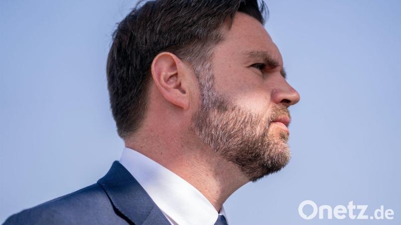 Der US-Vize-Präsident JD Vance stellt eine Bezahlung des US-Militärs für Freitag in Aussicht. (Archivfoto) Bild: Nathan Howard/Pool The New York Times/AP/dpa