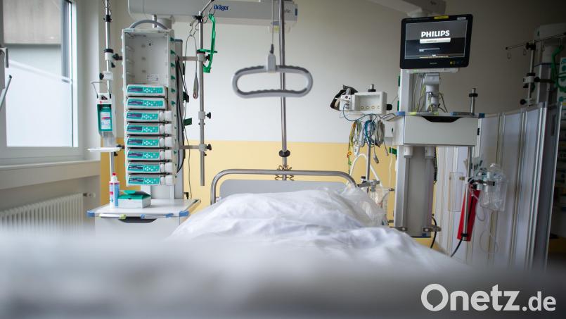 Leere Betten auf der Intensivstation? Zumindest mit Corona-Patienten sind in der Oberpfalz aktuell keine Plätze belegt. Symbolbild: Jonas Güttler/dpa