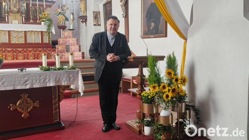 Pfarrvikar Eugen Yurchenko an seinem &quot;Hauptarbeitsplatz&quot;. Er hält aber nicht nur in der Kastler Pfarrkirche (Bild) Gottesdienste, sondern auch in Kemnath und Waldeck. Bild: luk