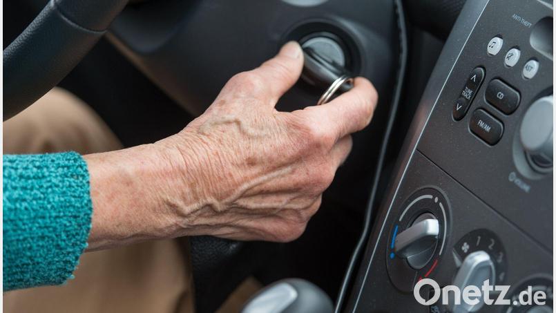 Eine Studie hat herausgefunden, was Ursachen für Verkehrsunfälle Älterer sind. (Symbolbild) Bild: Patrick Pleul/dpa-Zentralbild/dpa