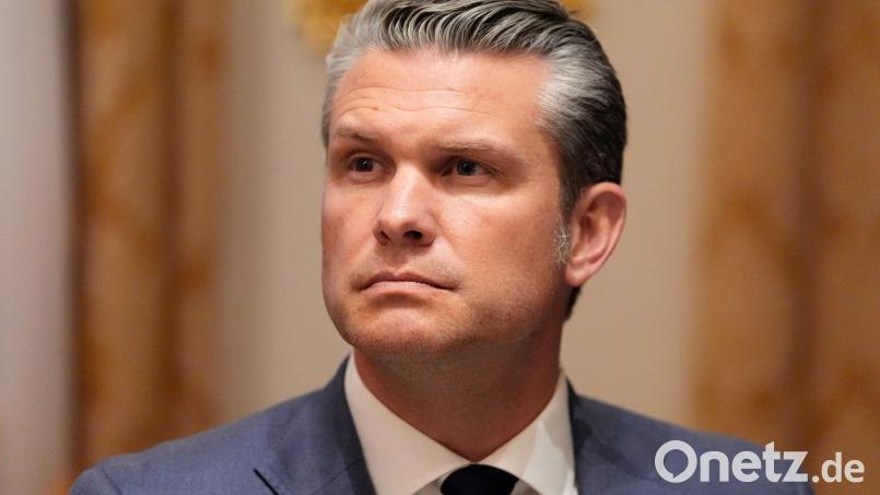 Hegseth nennt sich seit längerer Zeit Kriegsminister. (Archivbild) Bild: Alex Brandon/AP/dpa