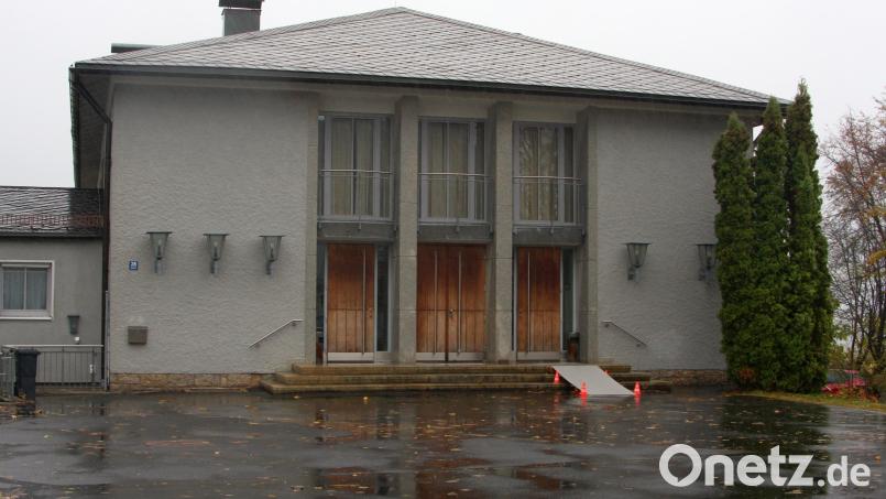 Die künftige Nutzung des vor 65 Jahren erbauten Jugenheimes in Fuchsmühl war Gegenstand der öffentlichen Oktobersitzung des Marktrates der Gemeinde. Bild: wro