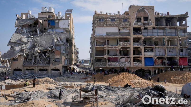 Die Hamas will in den Trümmern im Gazastreifen zwei weitere tote Geiseln geborgen haben. (Archivbild) Bild: Abdel Kareem Hana/AP/dpa