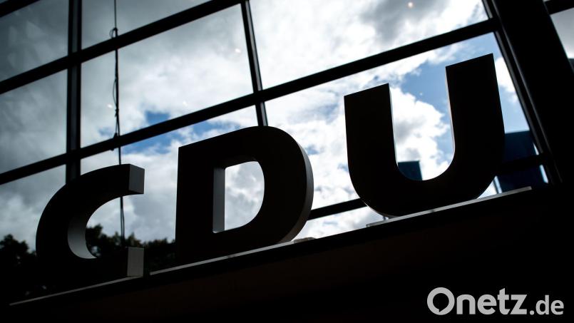 Die Initiative „Compass Mitte“ verlangt mehr Augenmerk auf soziale und liberale Themen. (Illustration) Bild: Hauke-Christian Dittrich/dpa