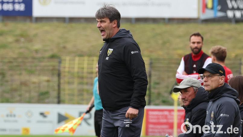 Henrik Schödel konzentriert sich künftig ganz auf seine Aufgabe als Trainer des Fußball-Bayernligisten SpVgg Bayern Hof. Bild: PixMaWi - Mario Wiedel