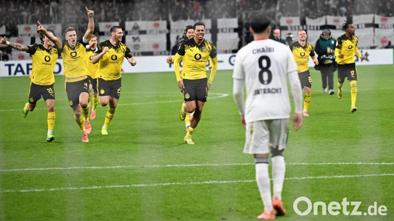 Eintracht Frankfurts Aufsichtsratssprecher Axel Hellmann fordert einen früheren VAR-Einsatz im DFB-Pokal. Bild: Arne Dedert/dpa