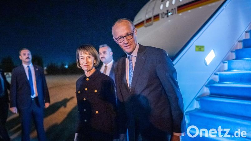 Bundeskanzler Merz ist in der Türkei eingetroffen. Bild: Michael Kappeler/dpa