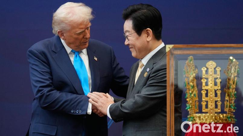 US-Präsident Donald Trump und Südkoreas Präsident Lee Jae Myung haben bei ihrem Treffen am Mittwoch über atomgetriebene U-Boote gesprochen. Bild: Mark Schiefelbein/AP/dpa