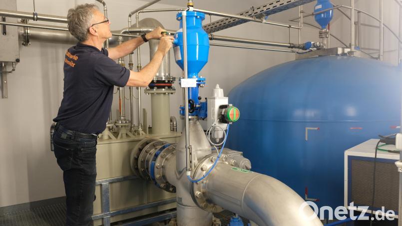 Stadtwerke-Betriebsleiter und Wassermeister Günter Rauh garantieren für Stadt und US-Garnison Versorgungssicherheit und Trinkwasser in bester Lebensmittelqualität. Bild: do