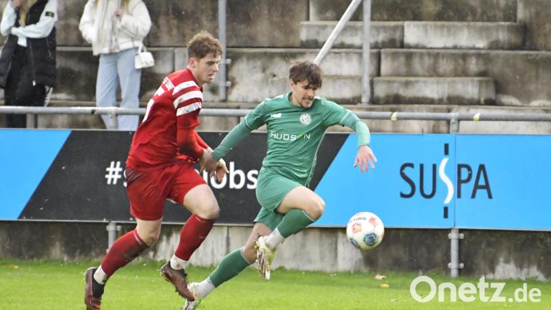 Lias Birle (rechts) und die DJK Gebenbach sind derzeit nicht zu stoppen in der Bayernliga Nord. Archivbild: Hubert Ziegler