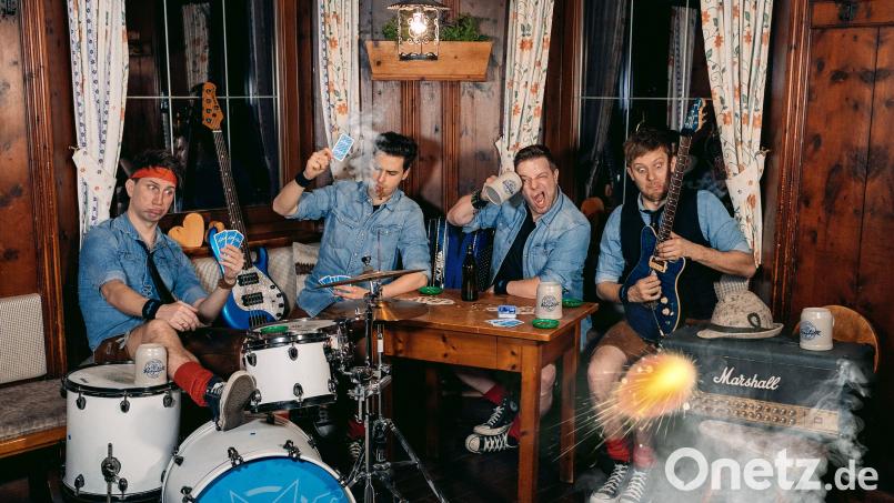 Die "Rotzlöffl" mit (von links) Sandro Augustin, Andreas Kirchberger, Christoph Plank und David Sorgenfrei wollen ihrem Stil auch bei der Wirtshaustour mit eigenen Songs treu bleiben. Als Vorband von Tream setzen sie ebenfalls auf Eigenkompositionen. Bild: Rotzlöffl