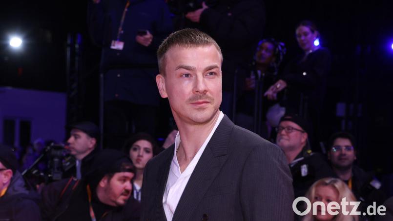 Es scheint, als spiele Albrecht Schuch die Romanfigur nicht, sondern habe sich in sie verwandelt. (Archivbild) Bild: Gerald Matzka/dpa