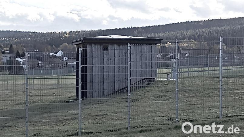 Das alte Brunnengebäude und der Tiefbrunnen I selbst sind in die Jahre gekommen und werden saniert. Parallel dazu, müssen die beiden anderen Brunnen zuverlässig arbeiten, was Peter König als &quot;Operation am offenen Herzen&quot; bezeichnete. Bild: ld