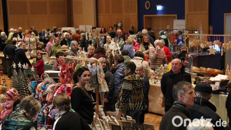 Ein Besuchermagnet ist seit vielen Jahren der Hobbykünstlermarkt in der Neustädter Stadthalle. Am 15. und 16. November werden dort wieder hochwertige Hobbykunst und Kunsthandwerk angeboten. Bild: Archiv prh