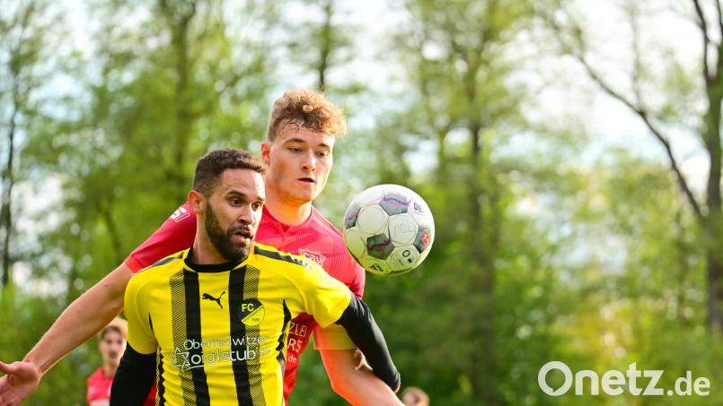 Hinter dem Einsatz von Anthony Hofweller (links) steht beim FC Tirschenreuth noch ein großes Fragezeichen. Archivbild: Thomas Schrems