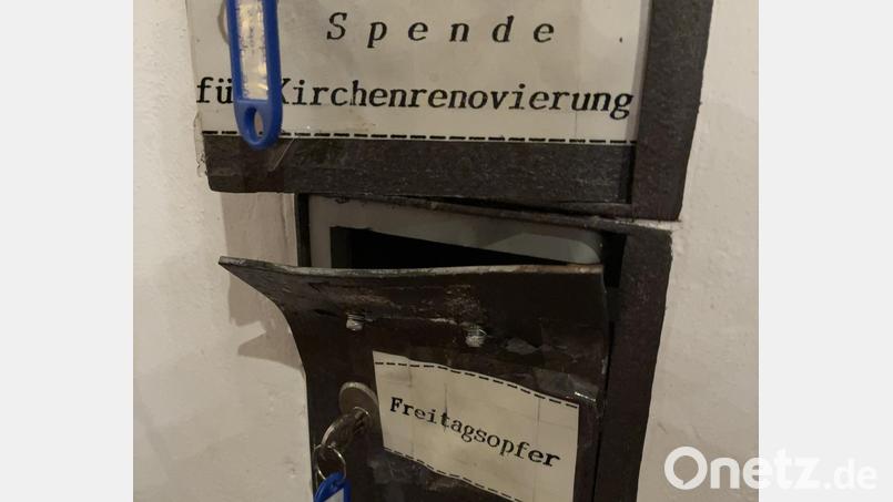Einer der in der Pfarrkirche Wiefelsdorf aufgebrochenen Opferstöcke. Bild: PI Schwandorf