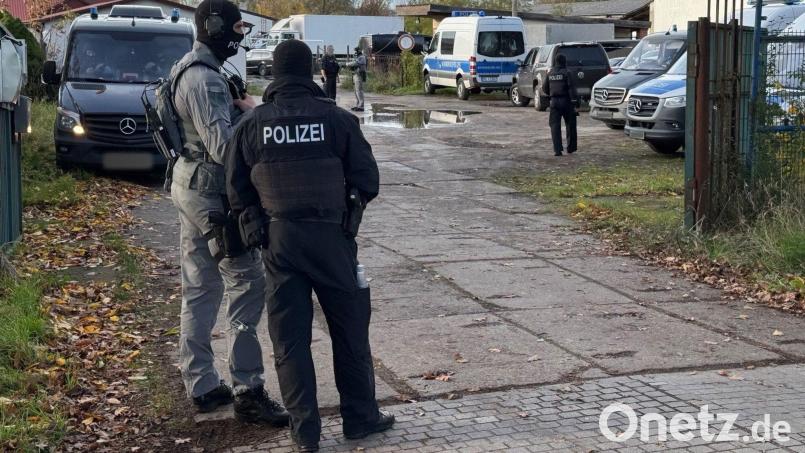 In Nauen wurde ein riesiges Drogenlabor ausgehoben. Bild: Julian Stähle/dpa