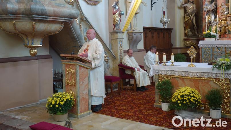 Am Pult Klinikseelsorger Diakon Theo Margeth. Archivbild: exb