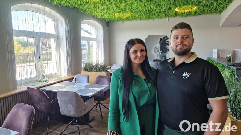 Jascha Erkut und seine Frau Daniela haben vor wenigen Tagen an der Pesserlstraße in Schwandorf, unweit der Adenauerbrücke, das Lokal &quot;Erkut&#039;s Krone&quot; eröffnet. Bild: Thomas Dobler